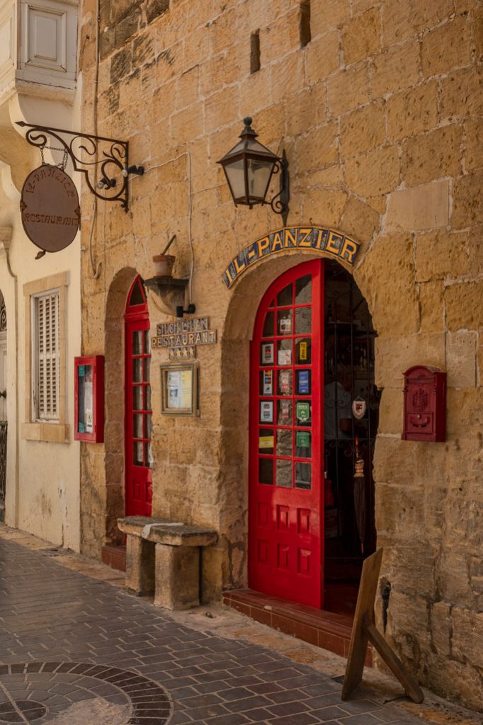 190614-Victoria-St-Georges-Lane-Il Panzier-3