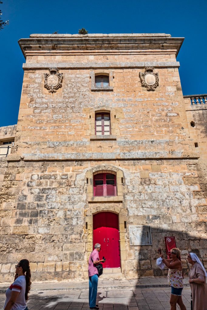 190618-Mdina-5-Main-gate-court