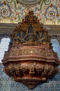 191013-08-Coimbra-University-Chapel-Organ-pipes
