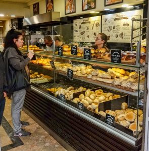 191017-18-Porto-Bakery-for-breakfast