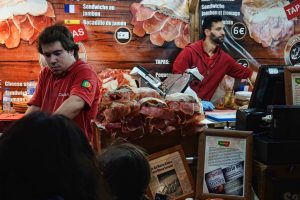 191019-08-Lisbon-Square-food-stand