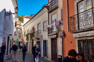 191022-10-Lisbon-street-around-castle
