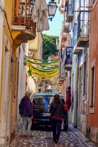 191022-11-Lisbon-street-around-castle