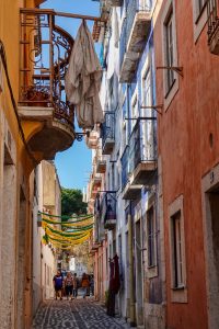 191022-14-Lisbon-street-around-castle