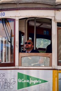 191022-15-Lisbon-trolley-driver