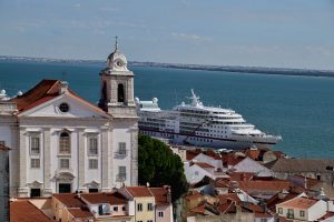 191022-16-Lisbon-cruise-ship